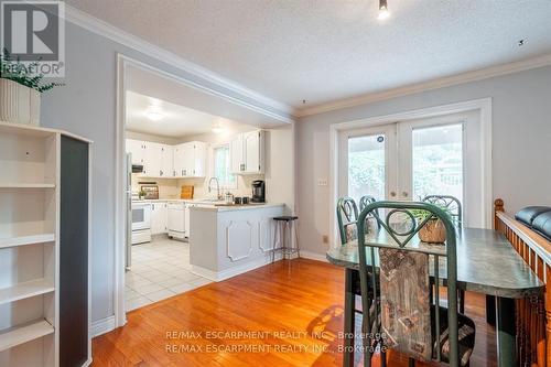 16 Flamingo Drive, Hamilton, ON - Indoor Photo Showing Dining Room