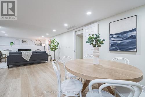 131 Welbourn Drive, Hamilton, ON - Indoor Photo Showing Dining Room