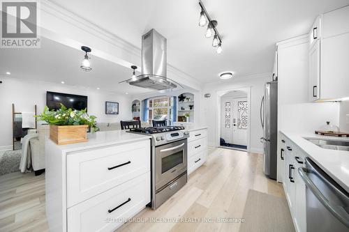 2035 Craig Road, Innisfil, ON - Indoor Photo Showing Kitchen With Double Sink With Upgraded Kitchen