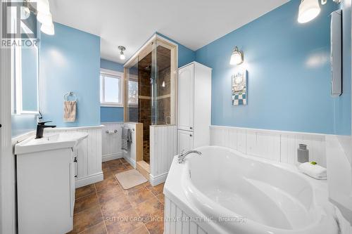 2035 Craig Road, Innisfil, ON - Indoor Photo Showing Bathroom