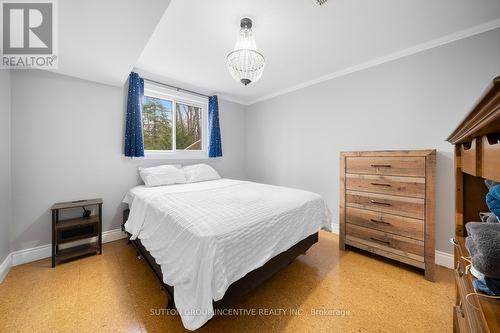 1-Bedroom Apartment - 2035 Craig Road, Innisfil, ON - Indoor Photo Showing Bedroom