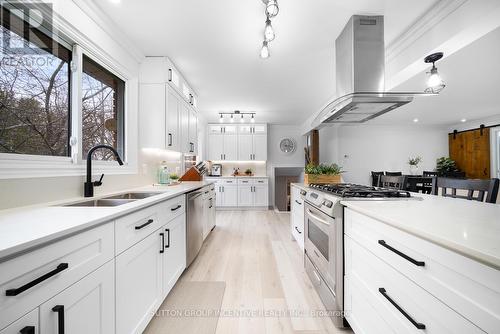 2035 Craig Road, Innisfil, ON - Indoor Photo Showing Kitchen With Double Sink