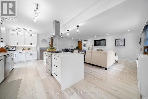 2035 Craig Road, Innisfil, ON - Indoor Photo Showing Kitchen