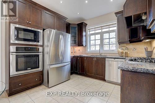 116 Dunlop Street, Richmond Hill, ON - Indoor Photo Showing Kitchen