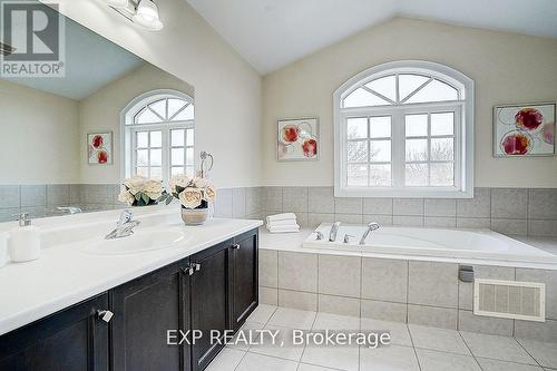 116 Dunlop Street, Richmond Hill, ON - Indoor Photo Showing Bathroom