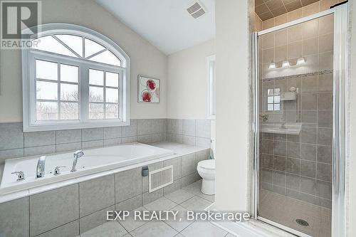 116 Dunlop Street, Richmond Hill, ON - Indoor Photo Showing Bathroom
