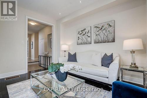 116 Dunlop Street, Richmond Hill, ON - Indoor Photo Showing Living Room