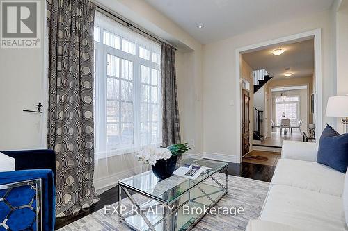 116 Dunlop Street, Richmond Hill, ON - Indoor Photo Showing Living Room