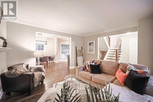 160 Allan Drive, Caledon, ON - Indoor Photo Showing Living Room