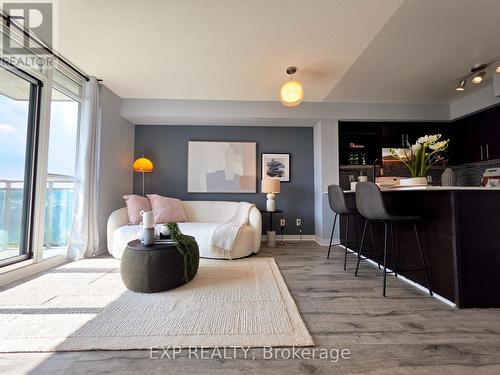 723 - 120 Dallimore Circle, Toronto, ON - Indoor Photo Showing Bedroom