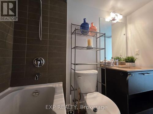 723 - 120 Dallimore Circle, Toronto, ON - Indoor Photo Showing Bathroom