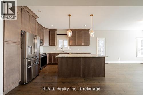 Upper - 202 Viger Drive, Welland (Lincoln/Crowland), ON - Indoor Photo Showing Kitchen