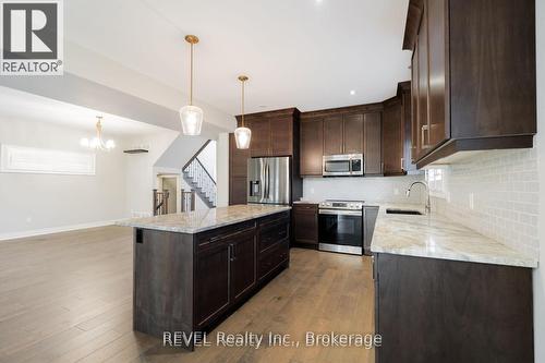 Upper - 202 Viger Drive, Welland (Lincoln/Crowland), ON - Indoor Photo Showing Kitchen With Upgraded Kitchen