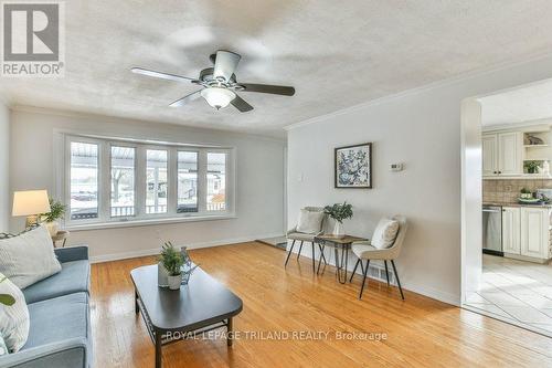 960 Osgoode Drive, London South (South Y), ON - Indoor Photo Showing Living Room