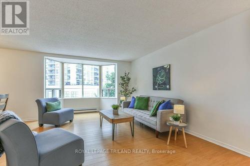 505 - 500 Talbot Street, London East (East F), ON - Indoor Photo Showing Living Room