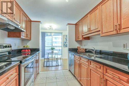 505 - 500 Talbot Street, London East (East F), ON - Indoor Photo Showing Kitchen With Double Sink