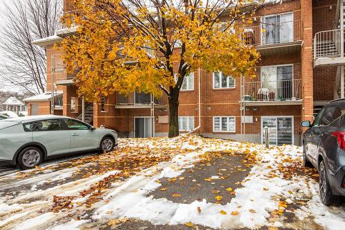 Stationnement - 101-2815 Boul. René-Laennec, Laval (Vimont), QC - Outdoor