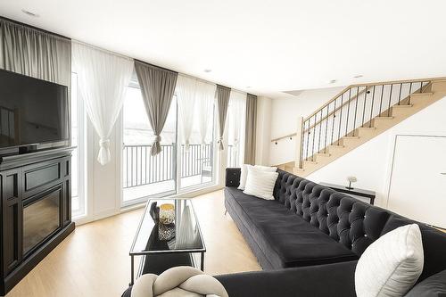 Salle familiale - 303-868 Boul. De L'Ange-Gardien, L'Assomption, QC - Indoor Photo Showing Living Room With Fireplace