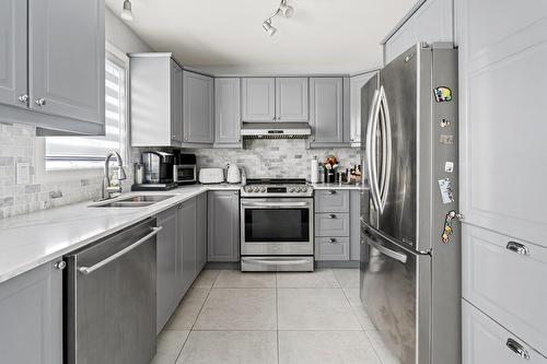 Cuisine - 141 Rue De Villandry, Vaudreuil-Dorion, QC - Indoor Photo Showing Kitchen With Double Sink With Upgraded Kitchen