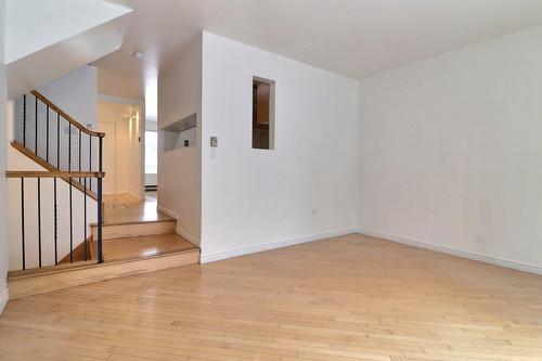 Salon - 527 Rue Du Gîte, Québec (Les Rivières), QC 