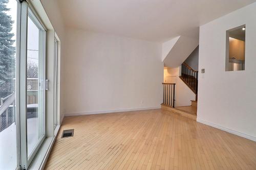 Salon - 527 Rue Du Gîte, Québec (Les Rivières), QC 