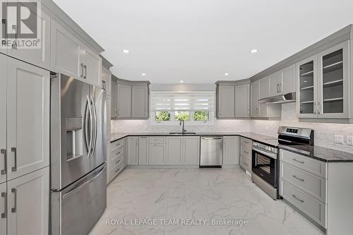 12 Largo Crescent, Ottawa, ON - Indoor Photo Showing Kitchen With Upgraded Kitchen
