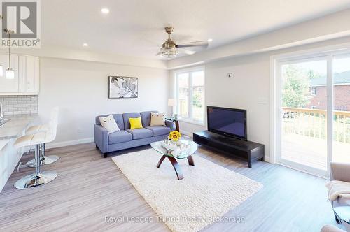 Unit A - 137 Wimpole Street, West Perth (Mitchell), ON - Indoor Photo Showing Living Room