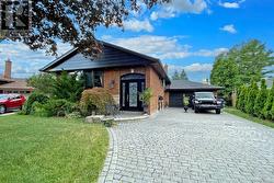 12 DALESIDE CRESCENT  Toronto, ON M4A 2H6