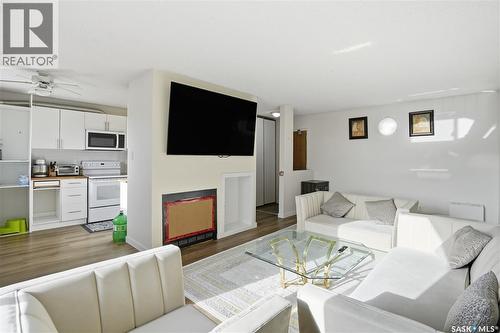 306 31 Rodenbush Drive, Regina, SK - Indoor Photo Showing Living Room