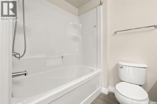 103 5303 Universal Crescent, Regina, SK - Indoor Photo Showing Bathroom