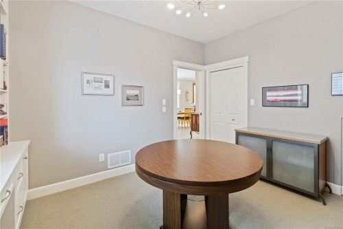 805 Rogers Way, Saanich, BC 