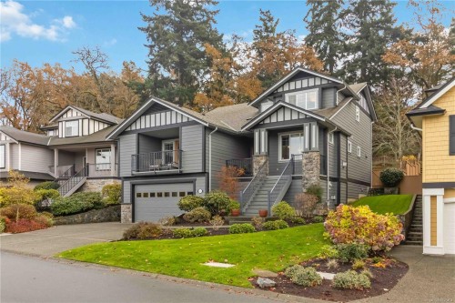805 Rogers Way, Saanich, BC 