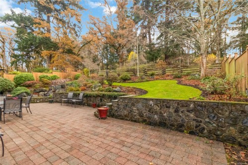 805 Rogers Way, Saanich, BC 