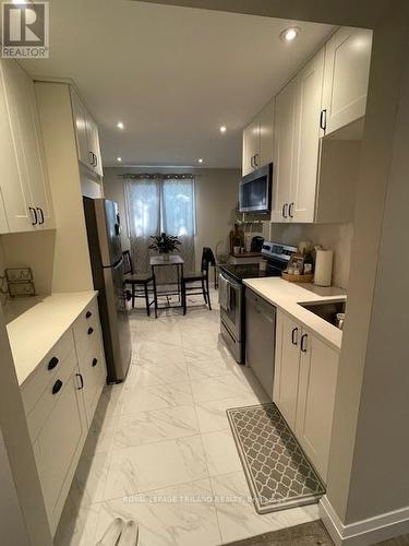 221 Highview Drive, St. Thomas, ON - Indoor Photo Showing Kitchen