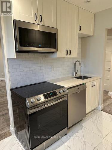 221 Highview Drive, St. Thomas, ON - Indoor Photo Showing Kitchen