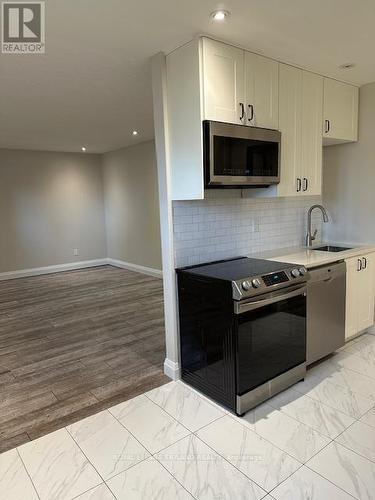 221 Highview Drive, St. Thomas, ON - Indoor Photo Showing Kitchen