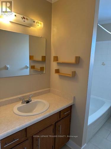 221 Highview Drive, St. Thomas, ON - Indoor Photo Showing Bathroom
