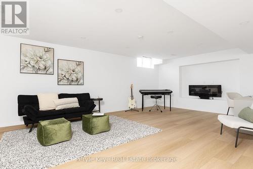 65 Fieldstream Chase, Bracebridge (Macaulay), ON - Indoor Photo Showing Living Room