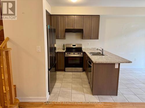 6 Lavender Road, Thorold (Hurricane/Merrittville), ON - Indoor Photo Showing Kitchen With Double Sink