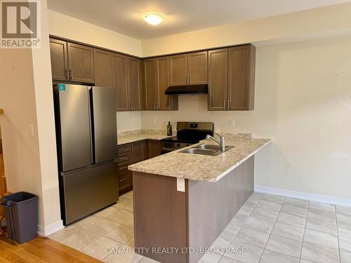 6 Lavender Road, Thorold (Hurricane/Merrittville), ON - Indoor Photo Showing Kitchen With Double Sink