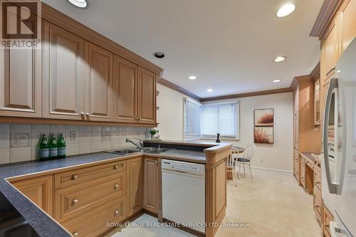 20 Widdicombe Hill, Toronto, ON - Indoor Photo Showing Kitchen