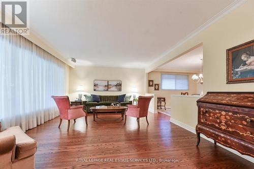 20 Widdicombe Hill, Toronto, ON - Indoor Photo Showing Living Room