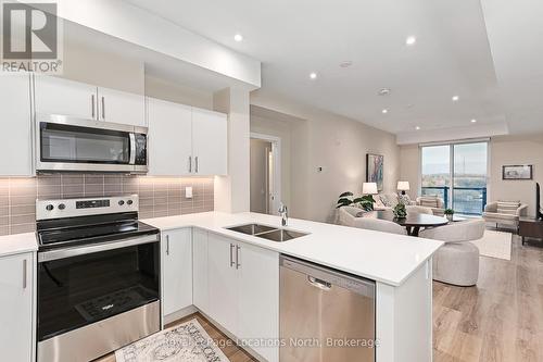 509 - 4 Kimberly Lane, Collingwood, ON - Indoor Photo Showing Kitchen With Stainless Steel Kitchen With Double Sink With Upgraded Kitchen