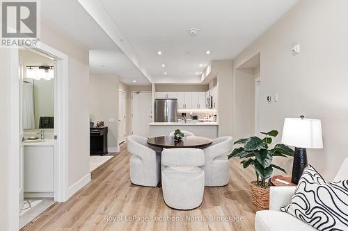 509 - 4 Kimberly Lane, Collingwood, ON - Indoor Photo Showing Living Room