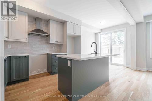 19 - 2184 Postmaster Drive, Oakville, ON - Indoor Photo Showing Kitchen With Upgraded Kitchen