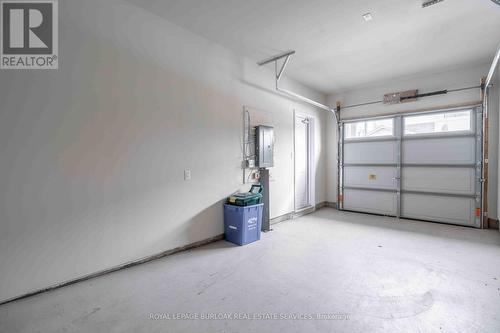 19 - 2184 Postmaster Drive, Oakville, ON - Indoor Photo Showing Garage