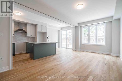 19 - 2184 Postmaster Drive, Oakville, ON - Indoor Photo Showing Kitchen