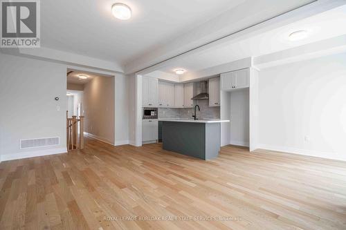 19 - 2184 Postmaster Drive, Oakville, ON - Indoor Photo Showing Kitchen