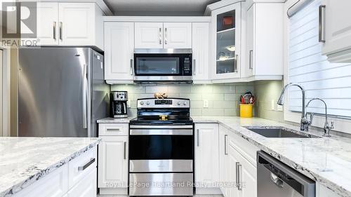 5 Windward Way N, Ashfield-Colborne-Wawanosh (Colborne), ON - Indoor Photo Showing Kitchen With Upgraded Kitchen