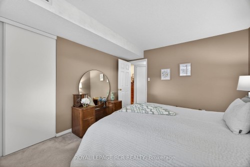 310-250 Robert Street, Shelburne, ON - Indoor Photo Showing Bedroom